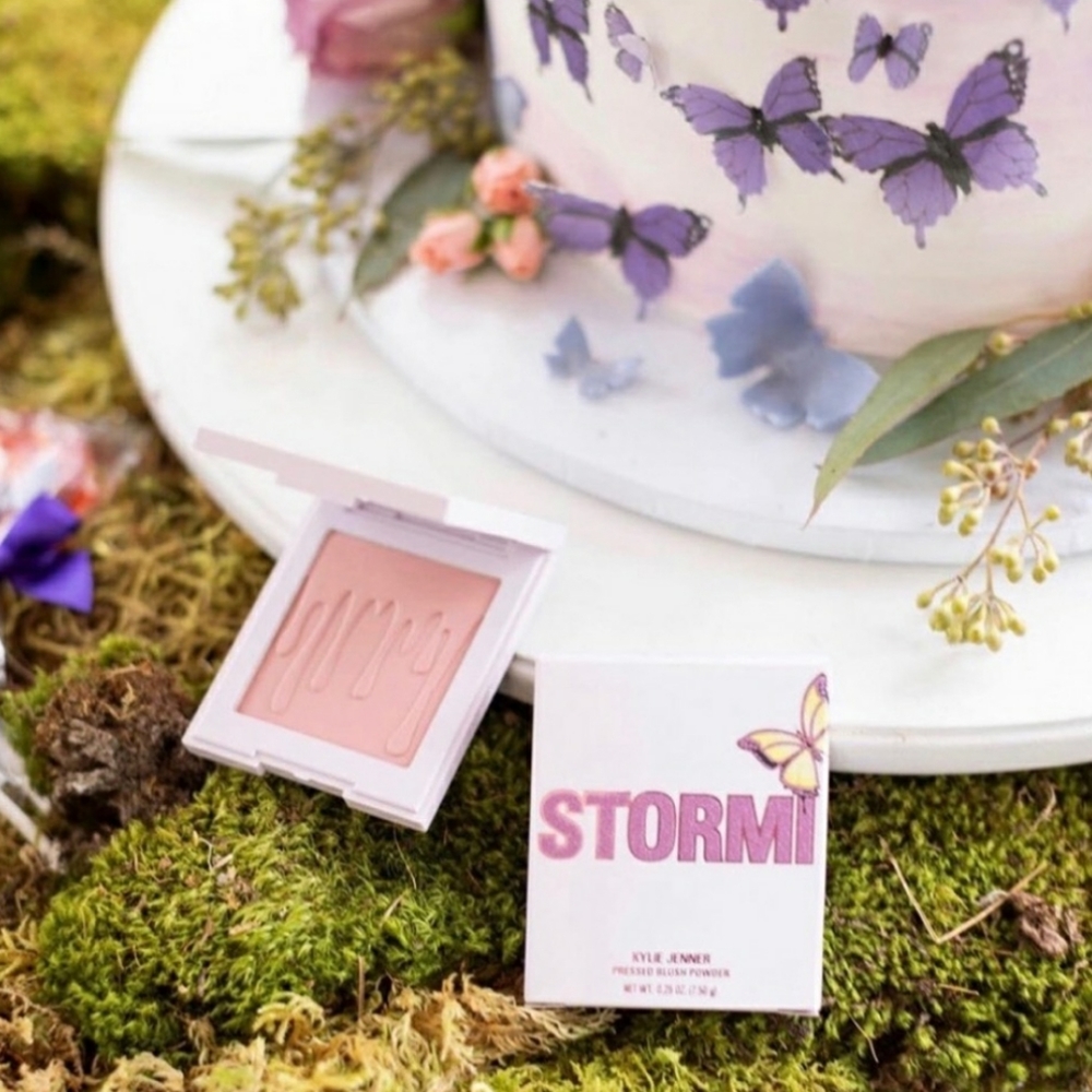 🦋 New Kylie x Stormi Flutter Blush - Picture 6 of 9
